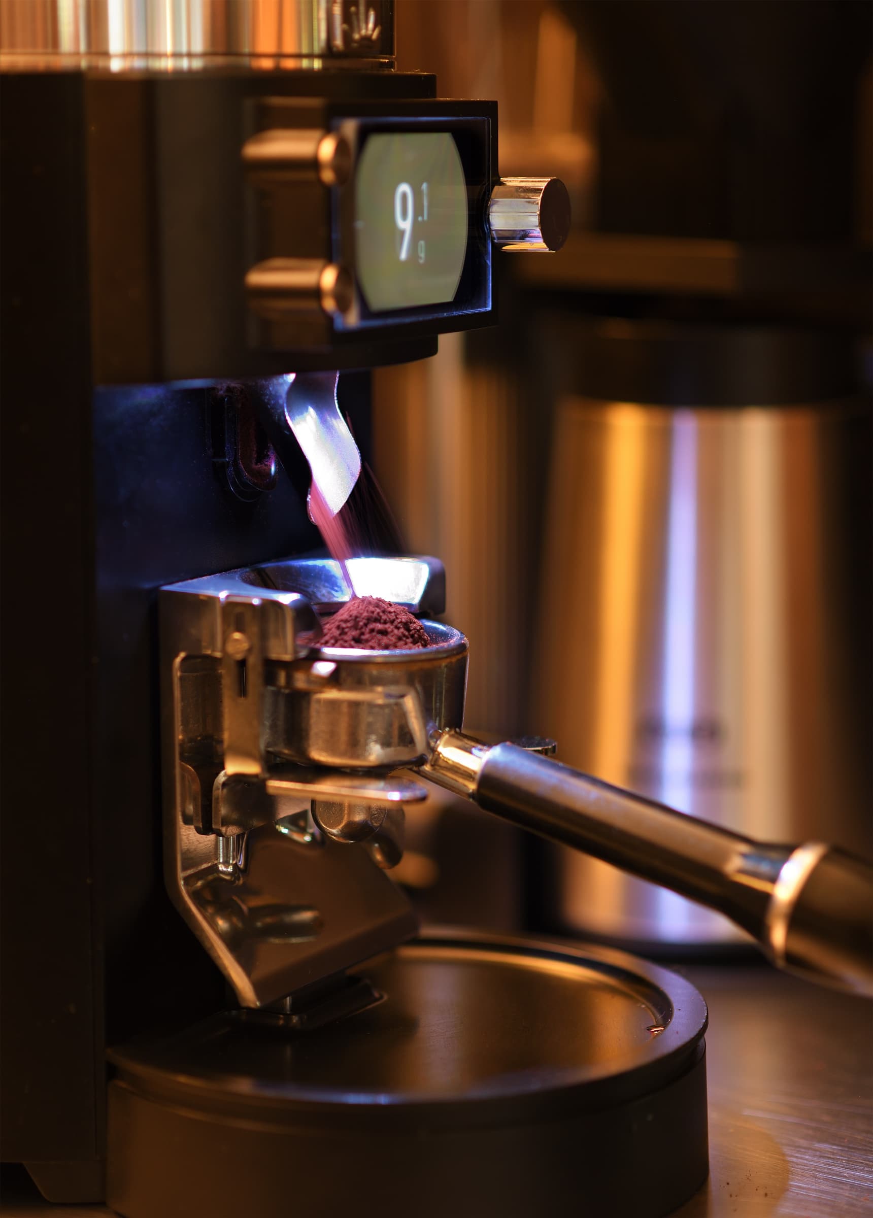 Espressomühle bei der Zubereitung im Coffee Corner